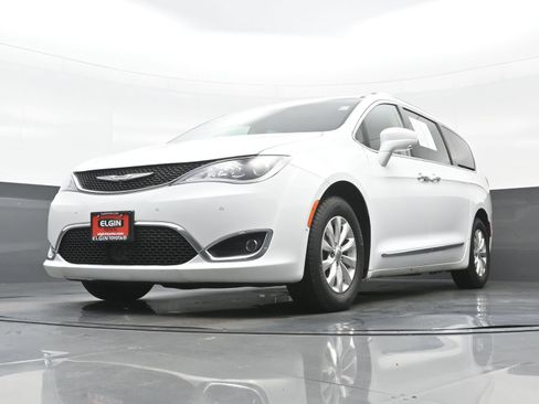 Used 2018 Chrysler Pacifica Touring-L Plus w/ Advanced Safetytec Group FWD image 30