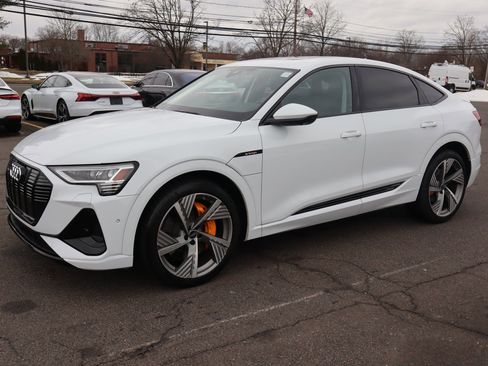 Used 2022 Audi e-tron Prestige w/ Prestige Package image 2