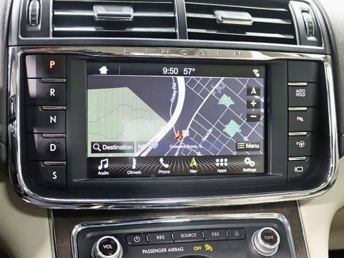 Used 2017 Lincoln Continental Reserve w/ Luxury Package image 17