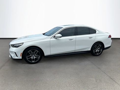 Used 2026 BMW 530i RWD image 4