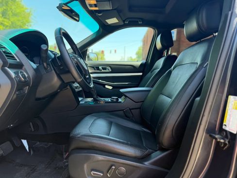 Used 2017 Ford Explorer XLT w/ Equipment Group 202A AWD/4WD image 16