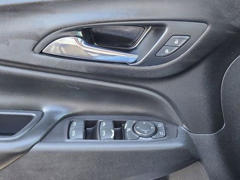 Used 2020 Chevrolet Equinox LT FWD image 25