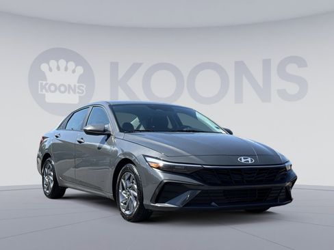 Certified 2024 Hyundai Elantra SEL FWD image 10