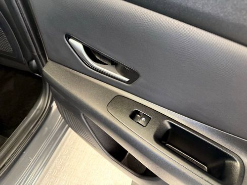 Used 2025 Hyundai Elantra Limited FWD image 25