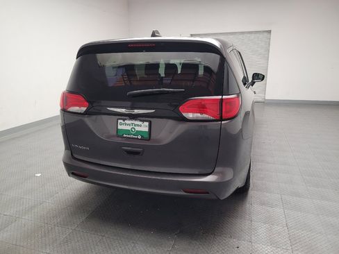 Used 2023 Chrysler Voyager LX FWD image 7