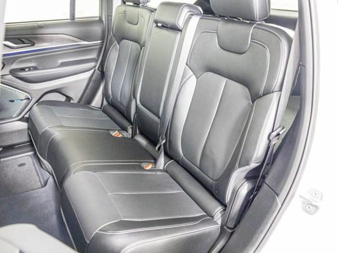 Used 2023 Jeep Grand Cherokee Overland w/ Adv Protech Group III image 34