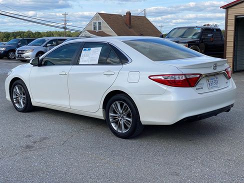 Used 2017 Toyota Camry SE image 2