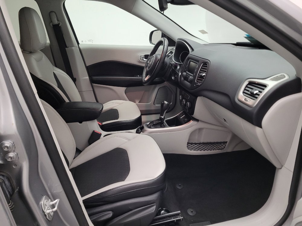Used 2018 Jeep Compass Latitude FWD image 21