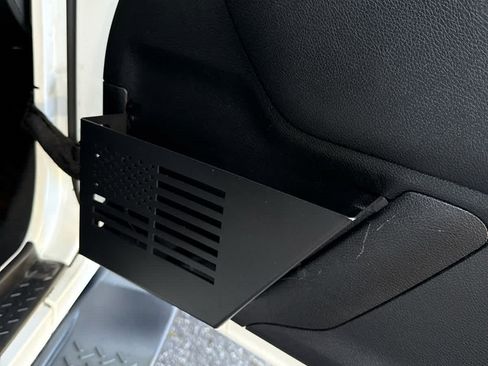 Used 2015 Jeep Wrangler Unlimited Rubicon w/ Connectivity Group image 18