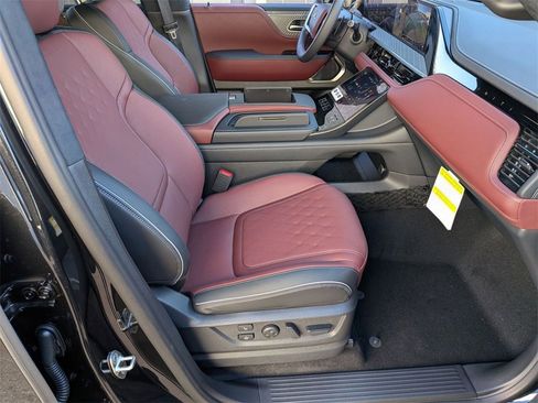 New 2026 INFINITI QX80 Autograph w/ Premium Cargo Package image 32