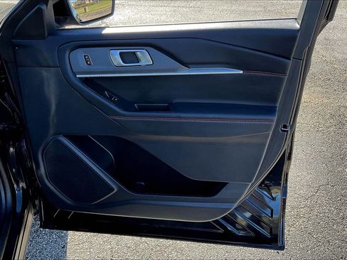 Certified 2025 Ford Explorer ST-Line w/ ST-Line Street Pack image 19