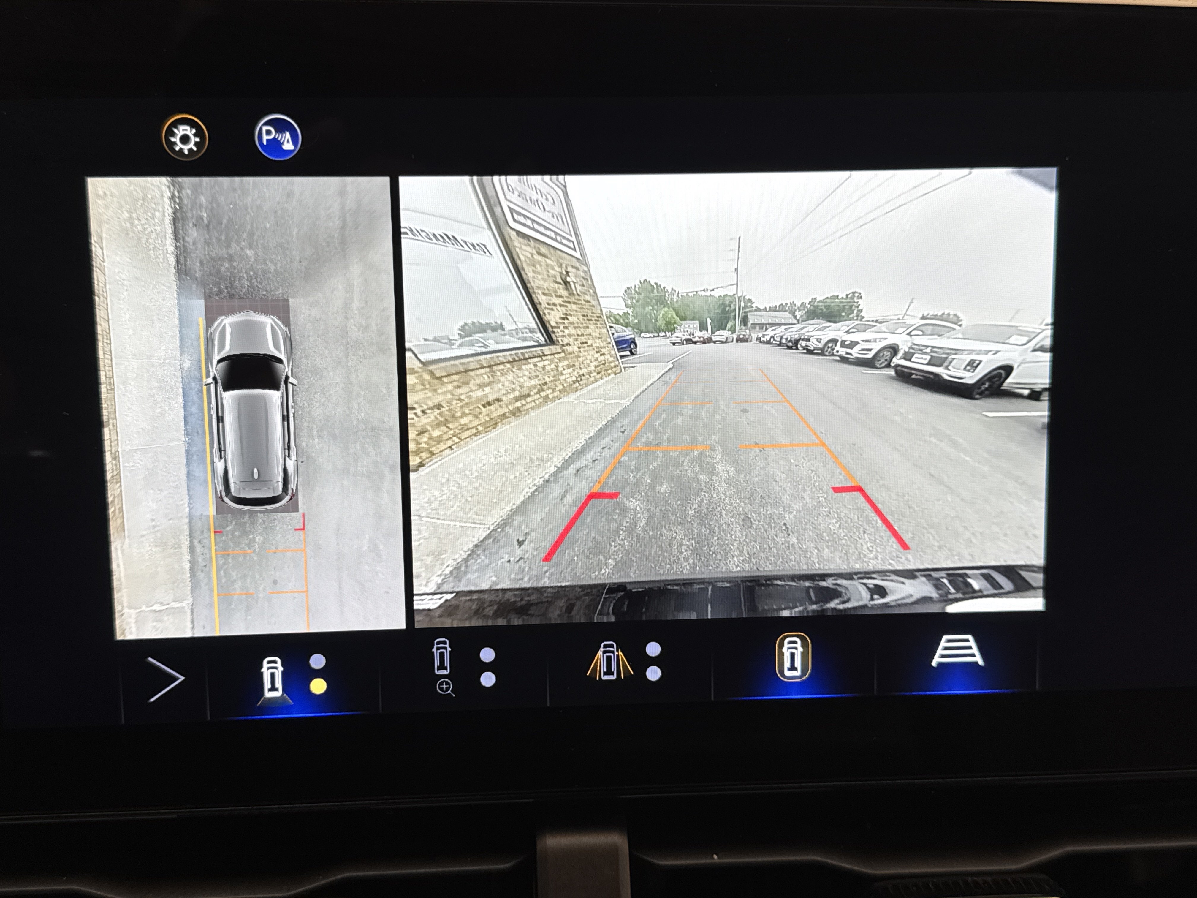 Used 2025 Chevrolet Equinox LT w/ Convenience Package II AWD/4WD image 23