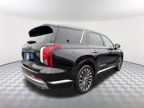 Used 2023 Hyundai Palisade Calligraphy w/ Winter Package image 5