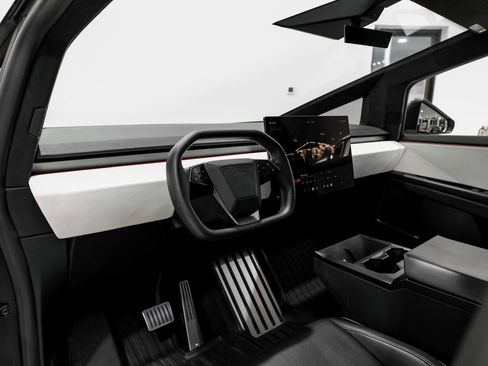 Used 2024 Tesla Cybertruck AWD Crew Cab image 6