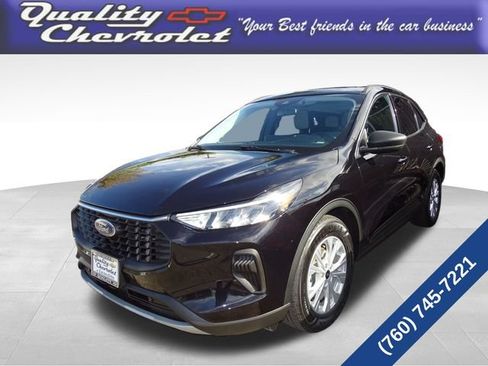 Used 2023 Ford Escape Active w/ Tech Pack #1 FWD image 1