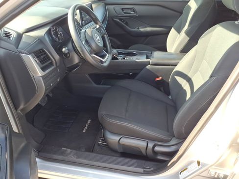 Used 2024 Nissan Rogue S FWD image 11