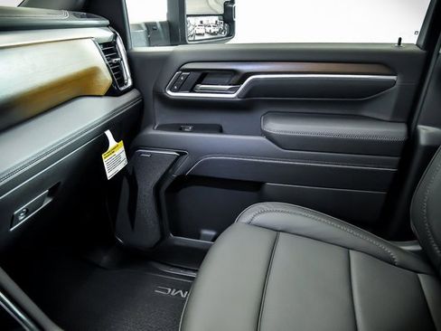 New 2025 GMC Sierra 2500 Denali w/ Denali Reserve Package image 21