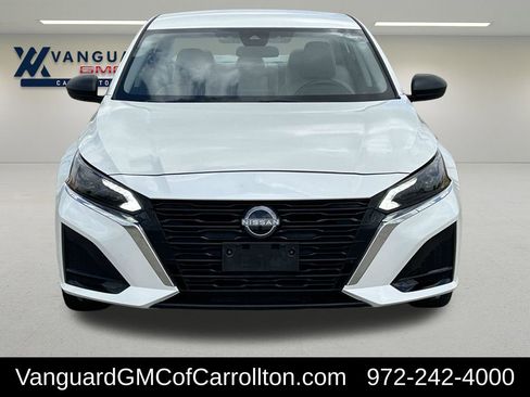 Used 2024 Nissan Altima 2.5 SV FWD image 3