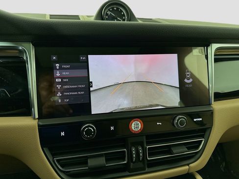 Used 2025 Porsche Macan image 16