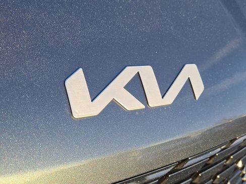 Certified 2024 Kia Carnival SX image 4