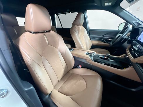 Used 2024 Toyota Grand Highlander AWD Hybrid image 31