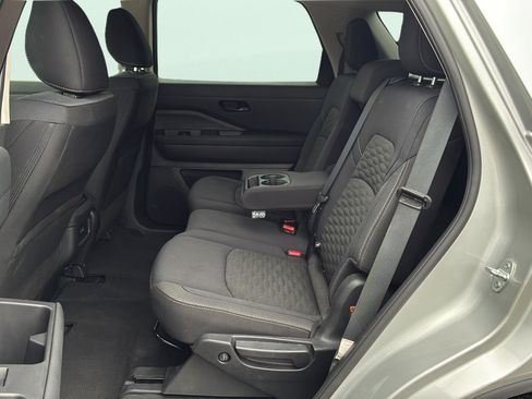 Used 2025 Nissan Pathfinder SV FWD image 14