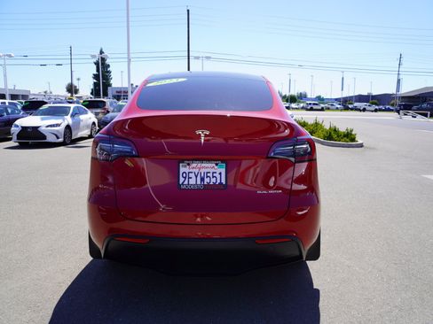 Used 2023 Tesla Model Y Long Range AWD/4WD image 9