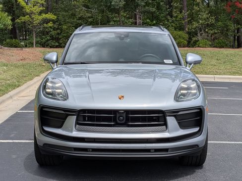 Certified 2026 Porsche Macan AWD/4WD image 28