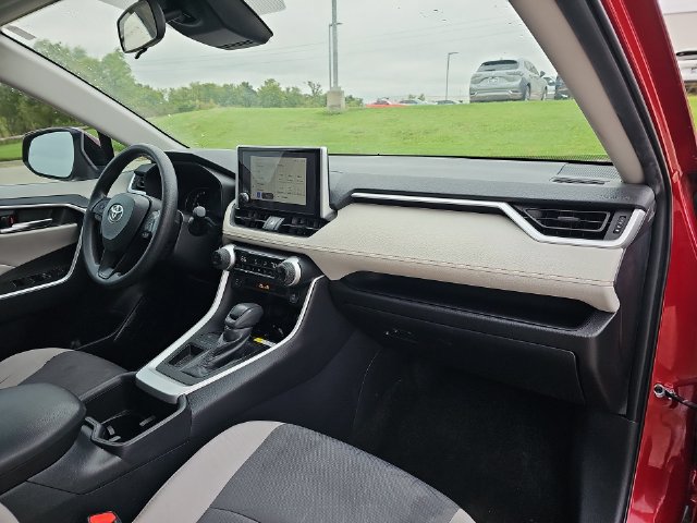 Used 2024 Toyota RAV4 XLE FWD image 28
