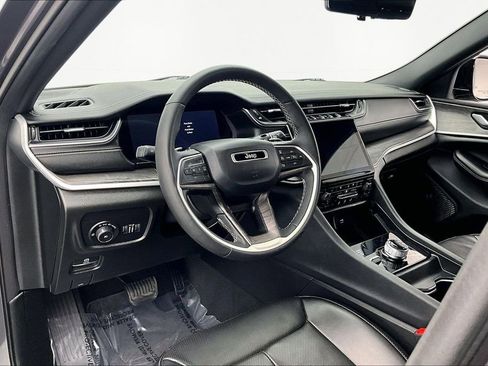 Used 2024 Jeep Grand Cherokee L Limited w/ Luxury Tech Group II image 14