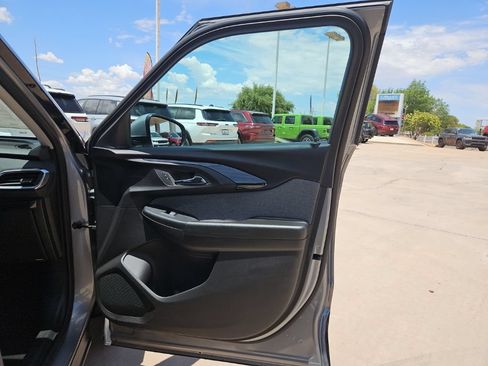 Used 2023 Chevrolet TrailBlazer LT FWD image 13