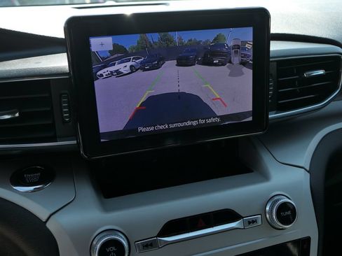 Used 2023 Ford Explorer XLT w/ Equipment Group 202A RWD image 18