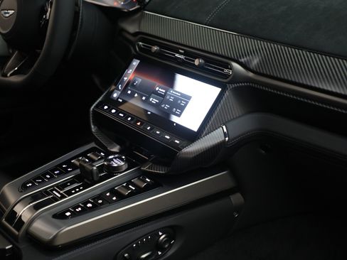 Used 2025 Aston Martin Vanquish image 30