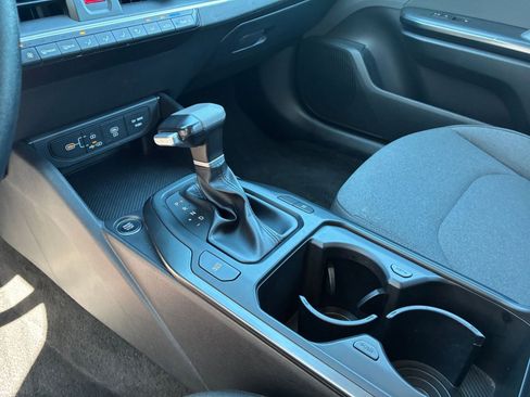 Used 2025 Kia K4 LXS image 40