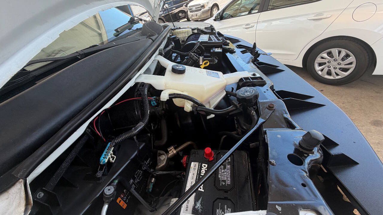 Used 2017 Chevrolet Express 2500 RWD image 21