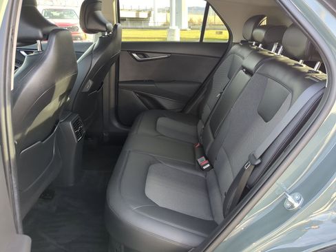 Certified 2023 Kia Niro EX Touring image 19