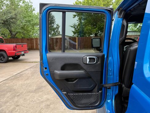 Used 2021 Jeep Wrangler Unlimited Sahara AWD/4WD image 28