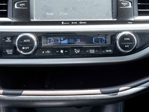 Used 2016 Toyota Highlander Plus FWD image 14