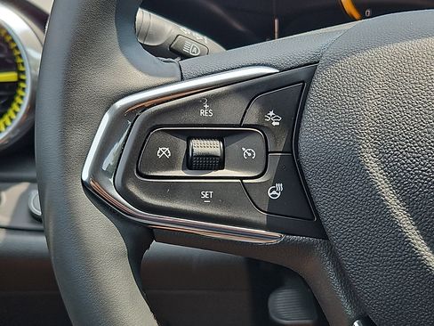 Used 2025 Chevrolet Trax LT w/ Driver Confidence Package FWD image 20