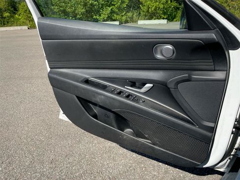 Used 2021 Hyundai Elantra SEL w/ Convenience Package FWD image 19