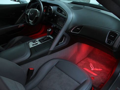 Used 2015 Chevrolet Corvette Z06 w/ 3LZ Preferred Equipment Group RWD image 19