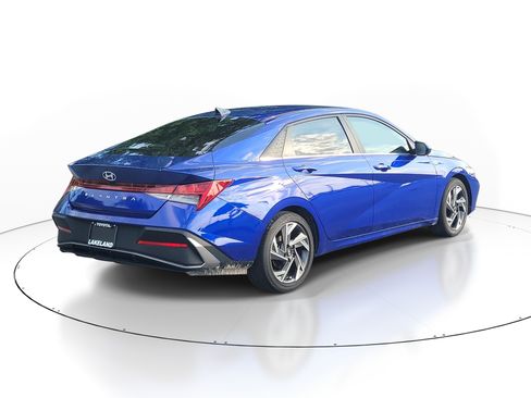 Used 2024 Hyundai Elantra SEL w/ Convenience Package FWD image 7