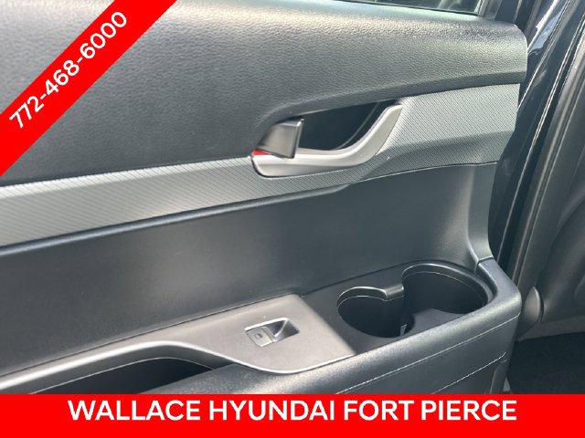 Used 2023 Hyundai Palisade SEL FWD image 13
