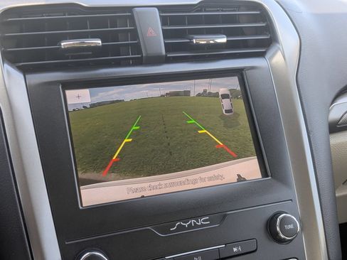 Used 2020 Ford Fusion SE FWD image 22