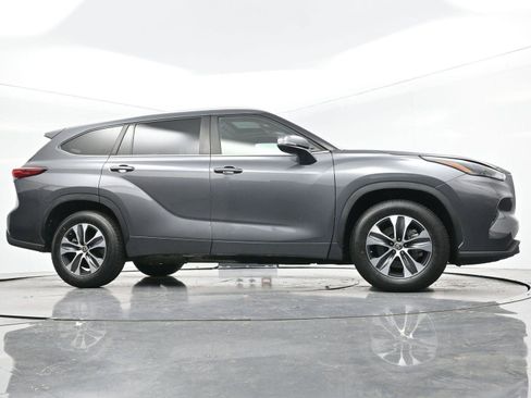 Used 2023 Toyota Highlander XLE image 42