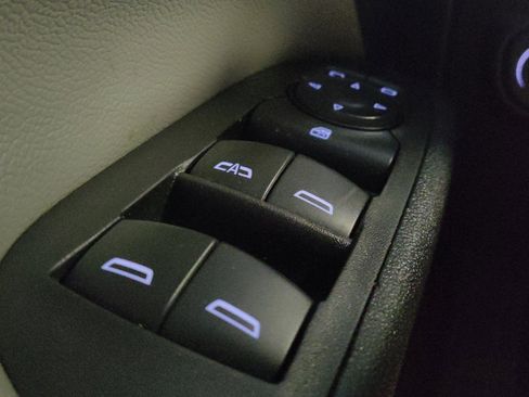 Used 2021 Chevrolet Equinox LT FWD image 27