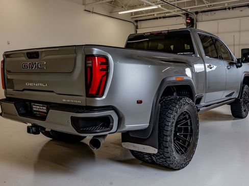 Used 2024 GMC Sierra 3500 Denali Ultimate AWD/4WD image 10