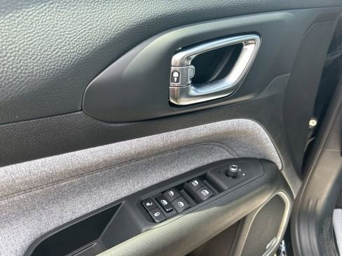 New 2024 Jeep Compass Latitude w/ Sun and Sound Group image 21