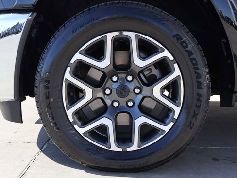 Used 2025 RAM 1500 Laramie AWD/4WD image 6