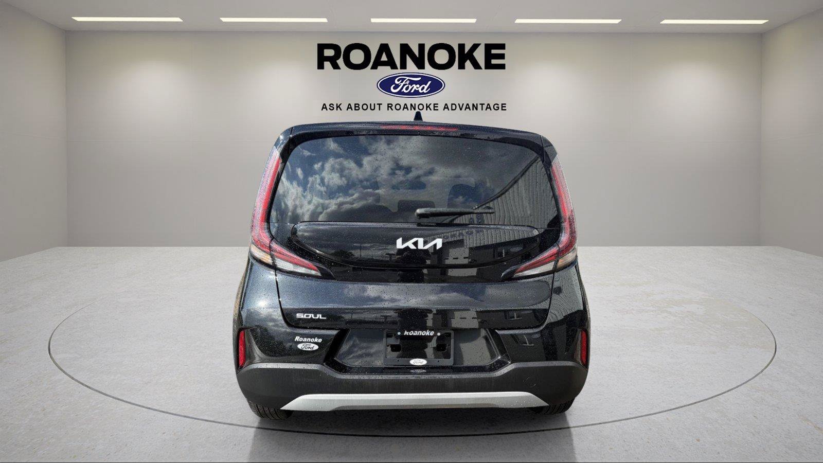 Used 2025 Kia Soul LX FWD image 7